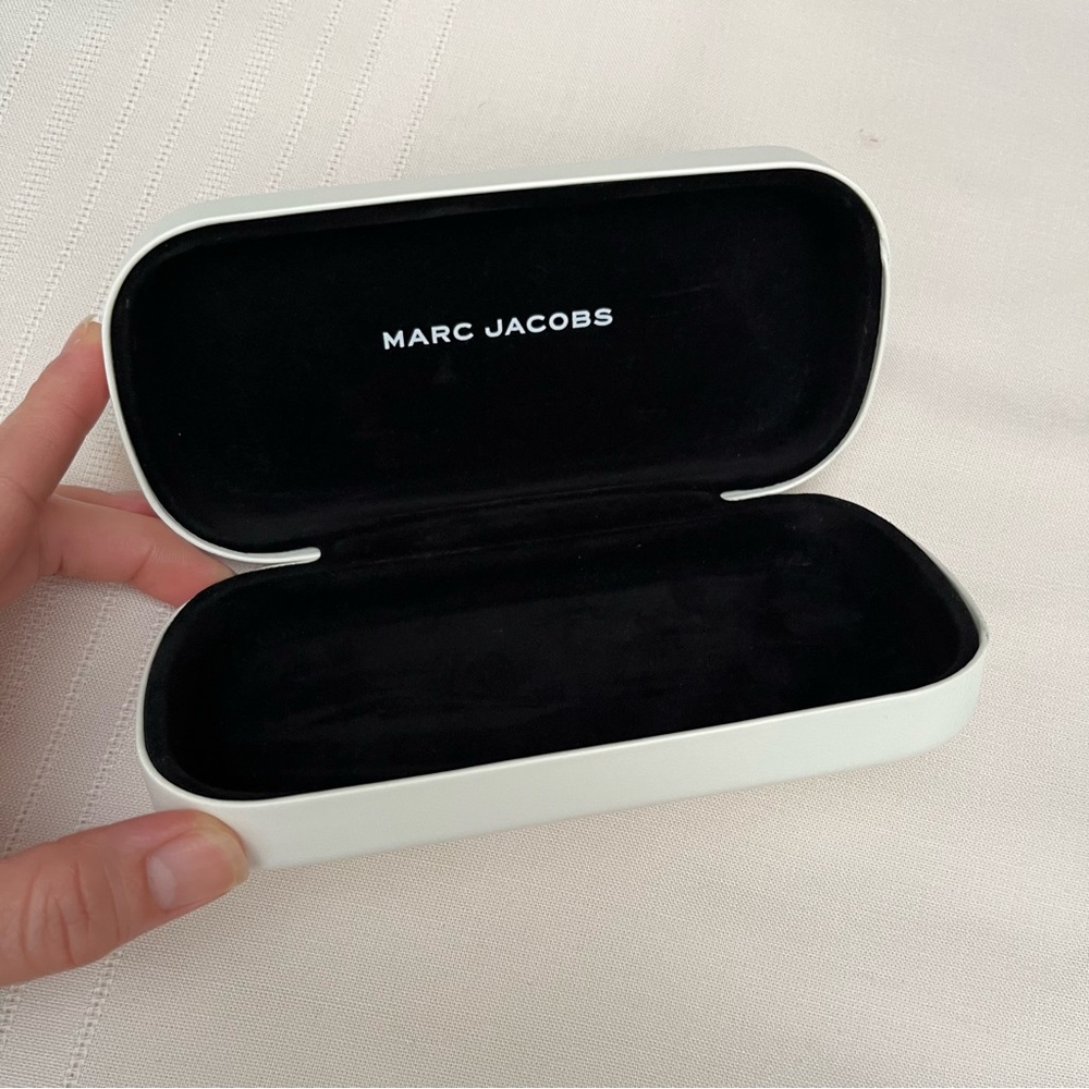 Marc Jacobs Case for Sunglasses white clamshell